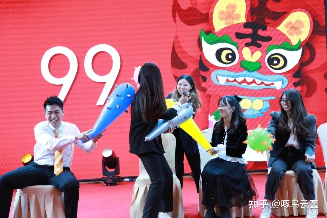 多国籍选手携手同行，奋勇向前共享乐趣